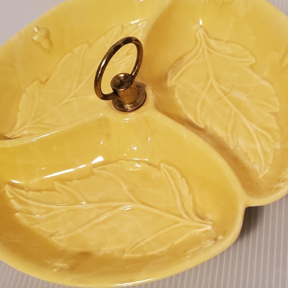 California USA Pottery Divided Dish Leaf Nut Candy Serving No. 4  Yellow VTG MCM - Picture 2 of 8